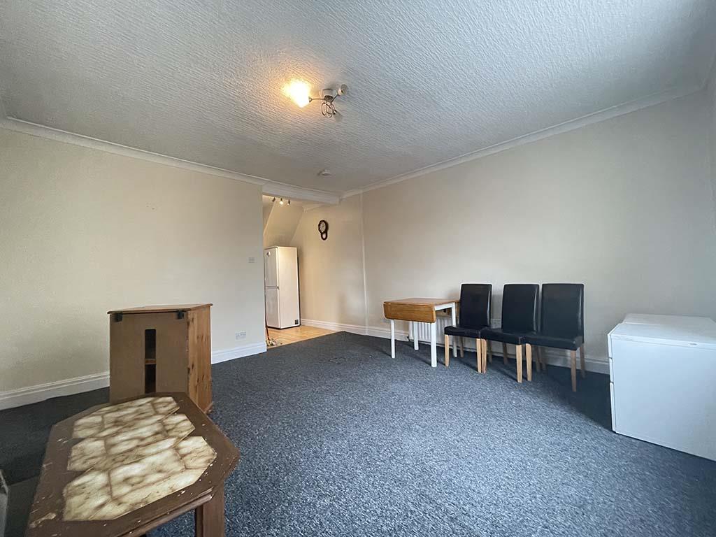 4 bedroom flat To Let in Barnoldswick - Lounge